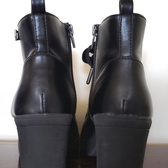 *SOLD*Chunky Heel Boots - Picture 3 of 5